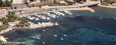 Le port de la Chapelle (rade d'Agay)