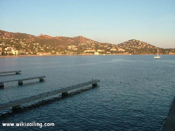 Le port de la Chapelle (rade d'Agay)