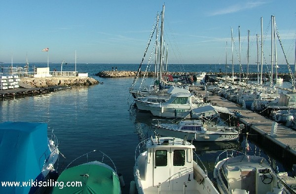 Cannes port abri du Béal