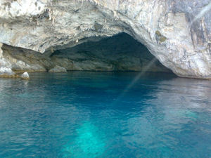 Ormos Ak Kefali et Papanicolis grotte(Meganisi)