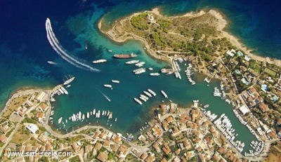 Vieux Port Spetses  (crique de Baltiza) (Grèce)