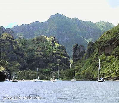 Baie de Hanavave (Fatu Iva) (Marquises)