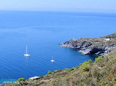 Porto Dietro Isola