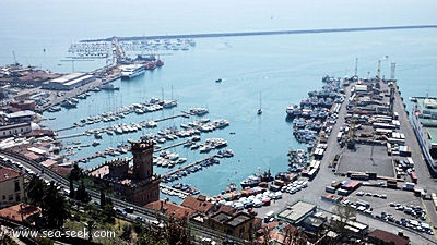 Salerno porto comerciale (Italia)