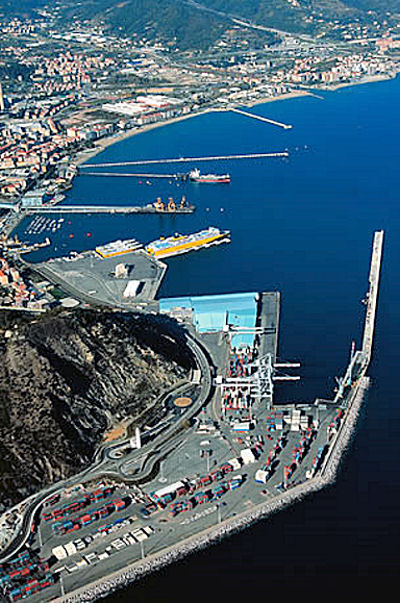 Il porto di Vado Ligure
