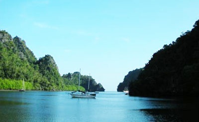 Fjords Gubang islands (Pulau Dayang)