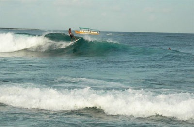 Surfing in Malé (Kaafu)