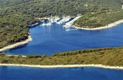 ACI marina Palmizana  S Klement Pakleni