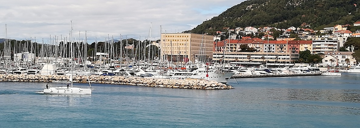 Split marina