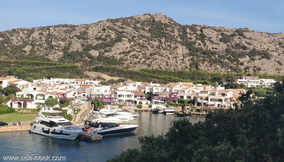 Marina dell'Orso (Poltu Quatu) (Sardegna)