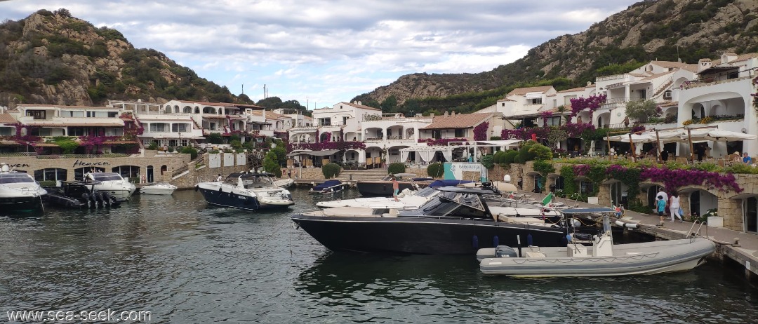 Marina dell'Orso (Poltu Quatu) (Sardegna)