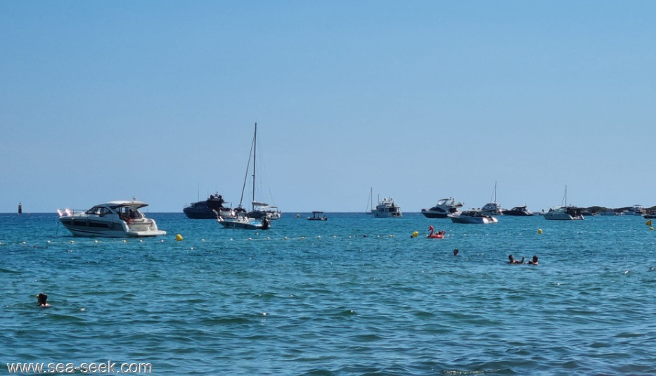 Mouillage des Sardinaux - Baie de Bougnon