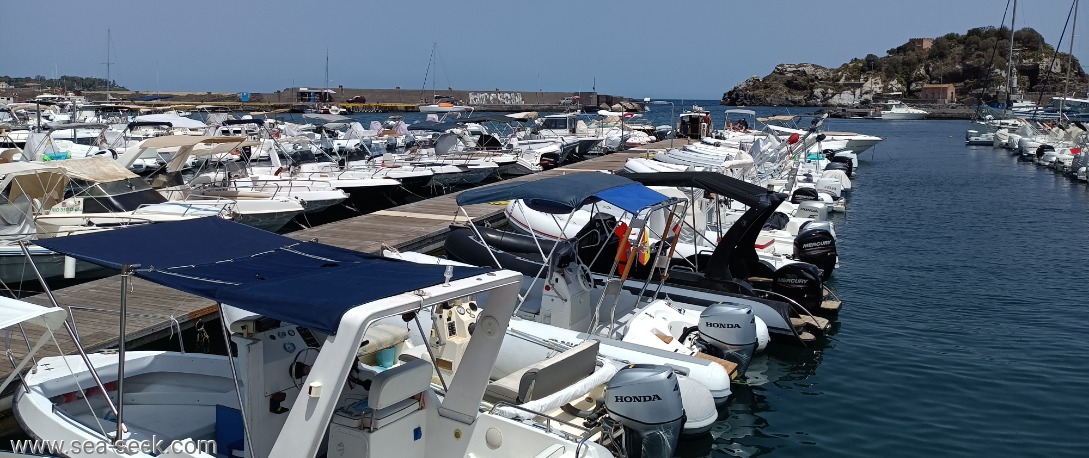 Porto di Aci Trezza (Sicilia)